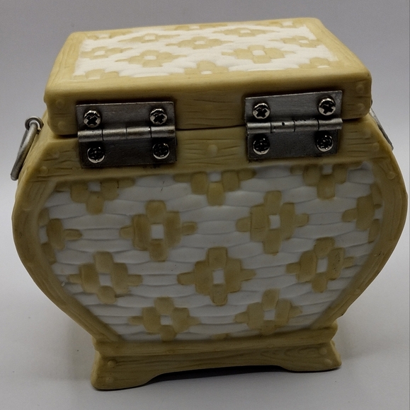 Annabell's Simple Pleasures Cozy Country Kitties Mary Ann Lasher Music Box - Picture 3 of 9